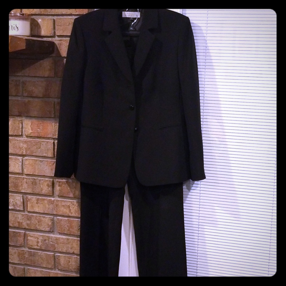 Tahari Arthur S. Levine Black Suit Size 14